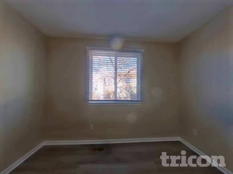 Building Photo - 2691 E 132nd Ave