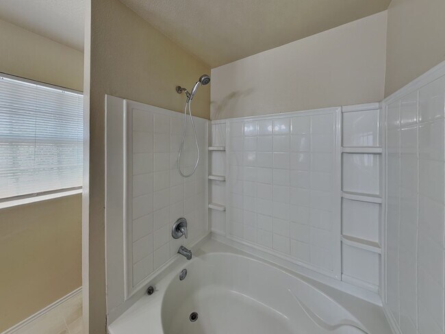Building Photo - BEAUTIFUL HOME IN BURLESON ISD!