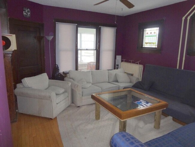 Building Photo - Huge 5 Bedroom Como House for Sept 2026!