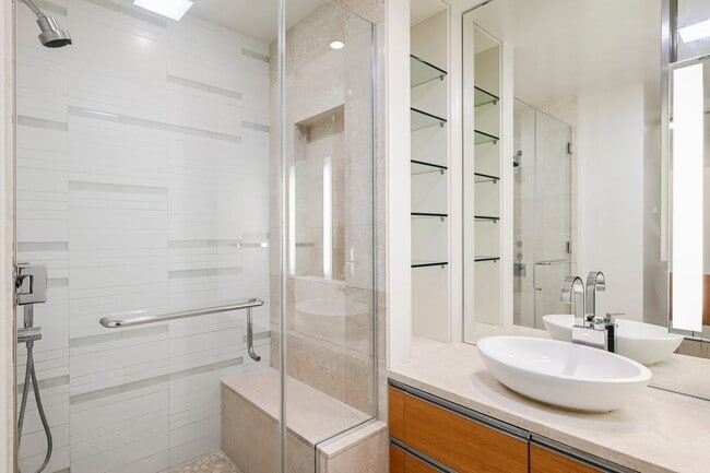 Building Photo - Studio with incredible views of the Strip!