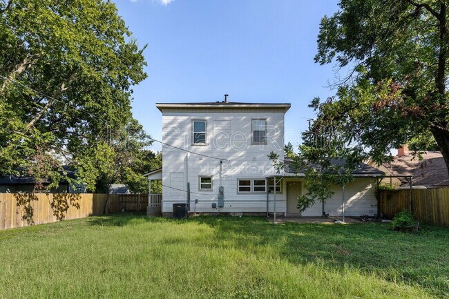 Building Photo - 2317 Maple Ave