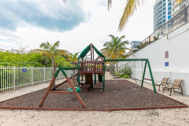 Building Photo - 6039 Collins Ave