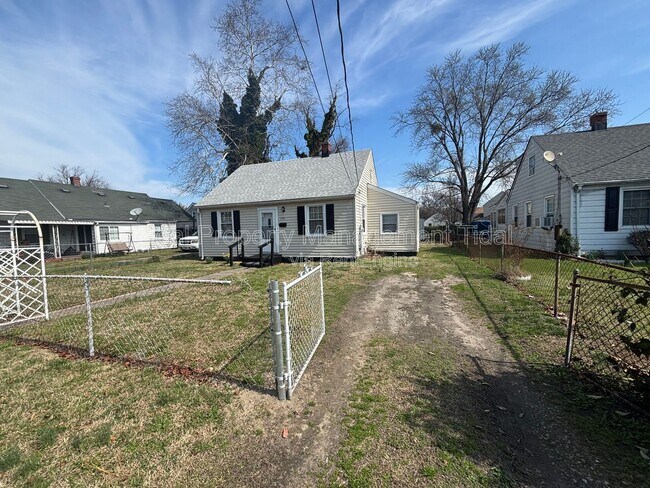 Building Photo - 1624 Rolfe Pl