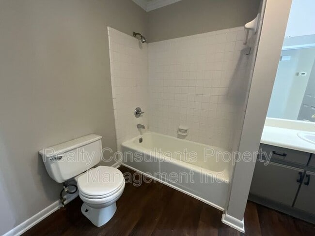 Building Photo - 1006 W Barton St