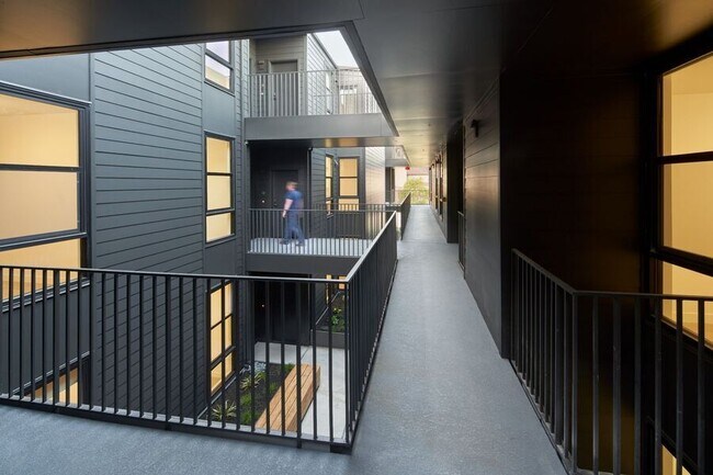 Building Photo - 4435 Piedmont Ave