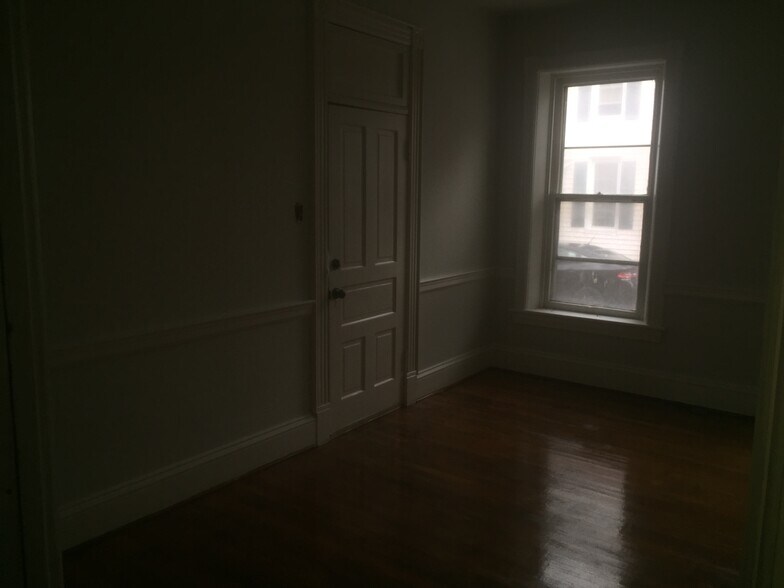 Building Photo - 27 S Locust St