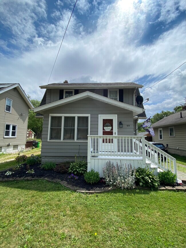 Primary Photo - 69 Marion Ave