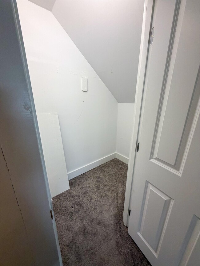 Building Photo - 24 Hill St