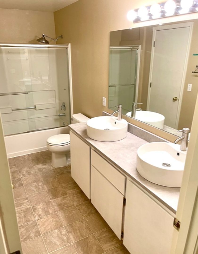 Building Photo - 4410 SW Appletree Pl