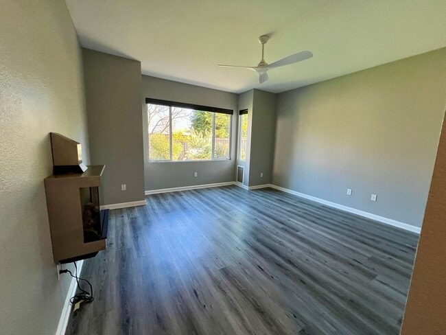 Building Photo - Gorgeous Sun City Lincoln Home