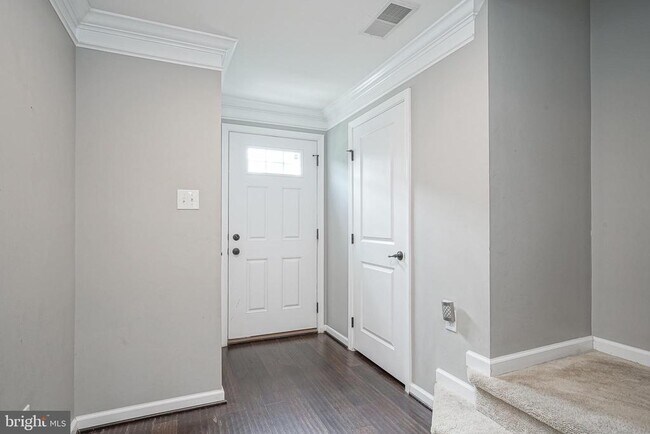 Building Photo - 1048 Regency Pl