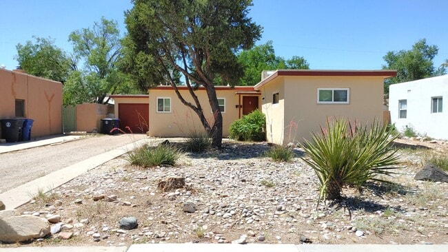 Building Photo - Charming 2 Bedroom House in the SE!