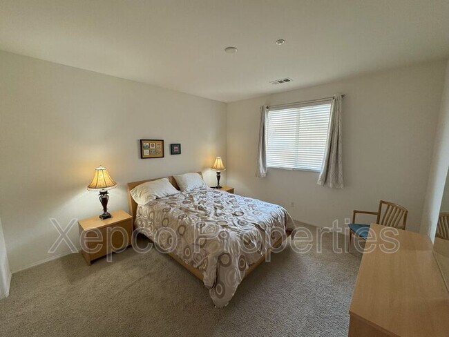 Building Photo - 1290 Esperanza Trail