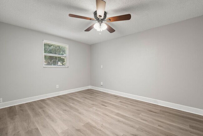 Building Photo - UPGRADED Home For Rent in Orangewood Highl...