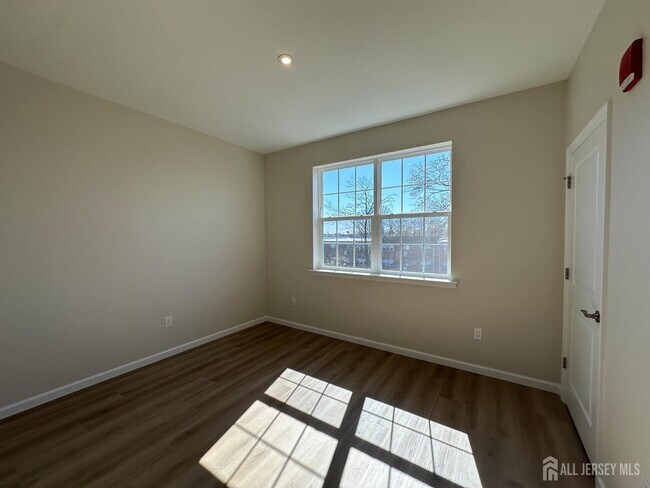 Building Photo - 88 Louis St