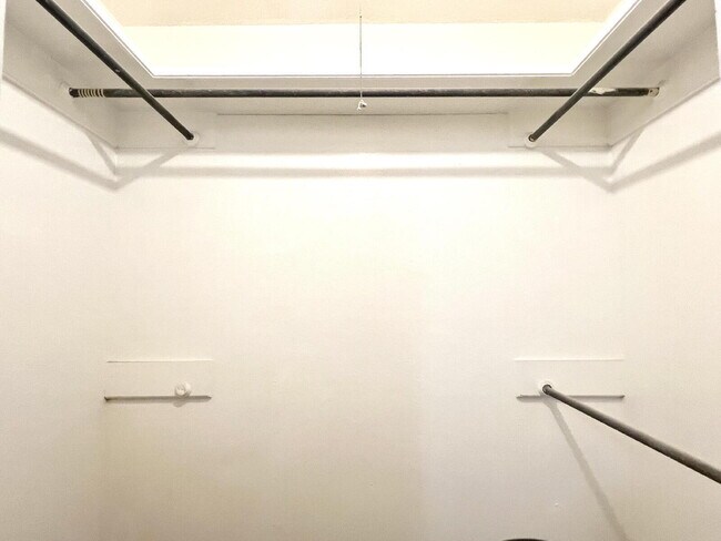 Building Photo - 6903 Hartford Ave