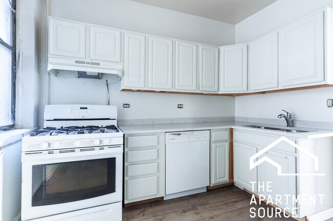 Building Photo - 900 W Belle Plaine Ave