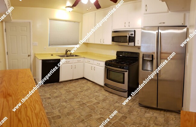 Building Photo - Nice 3 Bedroom, 2 Bathroom, 2 Car Garage and 1,360 Sq Ft. Brick Home in NE Heights.