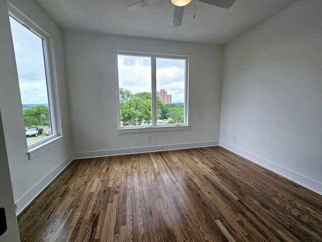 Building Photo - 522 Cliff Cir