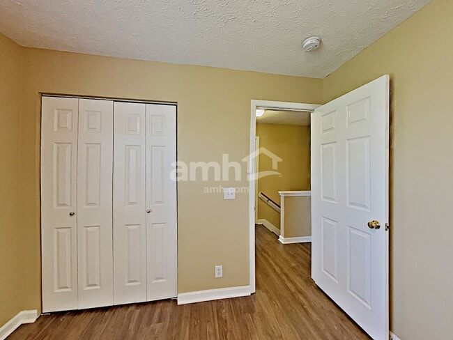 Building Photo - 2901 Summer Hollow Ct