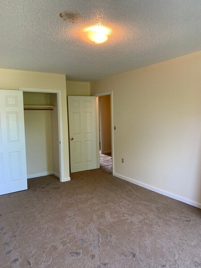Building Photo - Duplex for Rent in Timberville