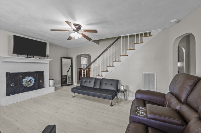 Building Photo - 4009 Maple Dr