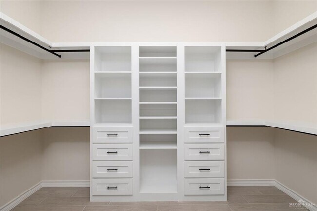 Building Photo - 22 Linva Ave