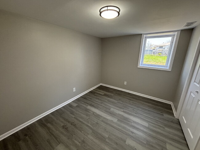 Building Photo - 4 Bedroom house in Gary!