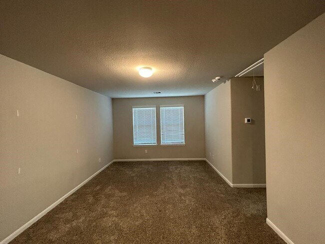 Building Photo - 3207 Sumac Dr