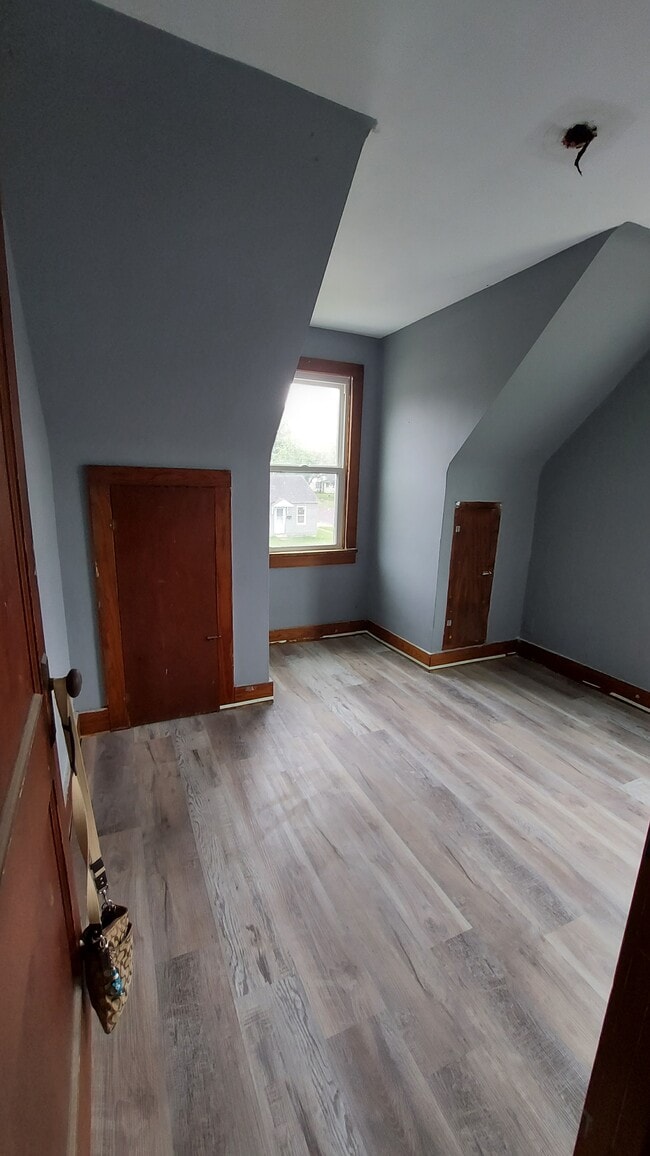 Building Photo - 947 Carrico St