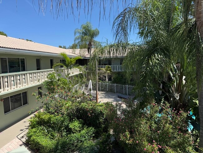 Building Photo - 1423 Holly Heights Dr