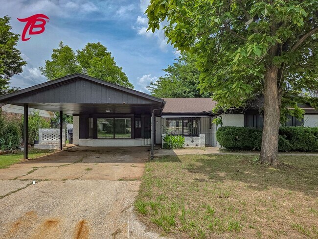 Building Photo - Charming 4-Bedroom Home with Spacious Yard