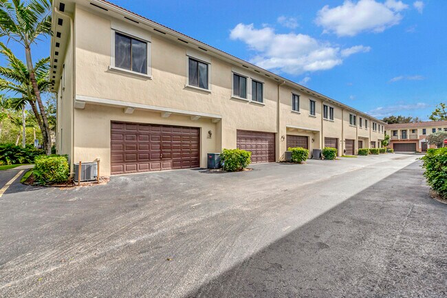 Building Photo - 2500 Venetian Ct