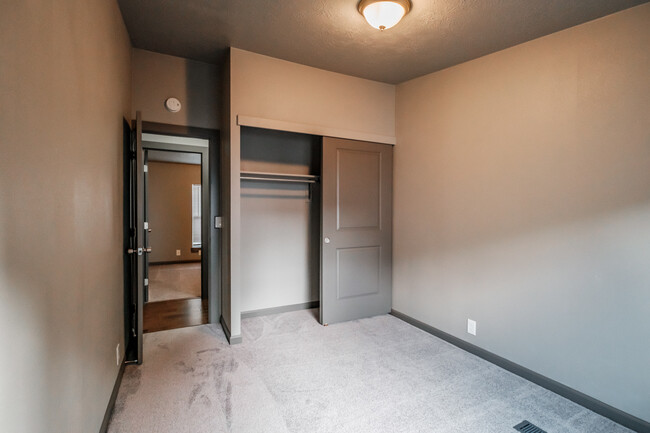 2 bedroom - 2575 San Francisco Ct NE