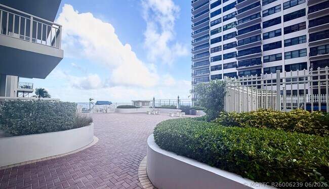 Building Photo - 3850 Galt Ocean Dr
