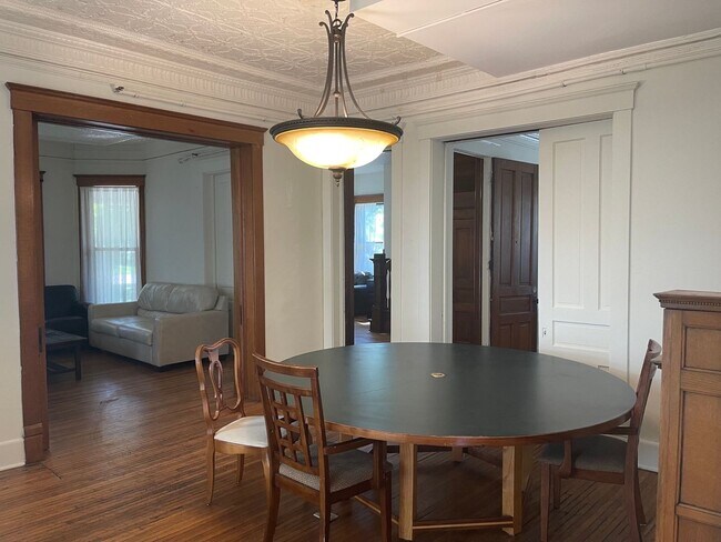 Building Photo - 508 W Elm St