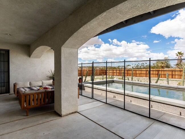 Building Photo - Spacious 4 Bedroom 2 Bathroom Home With A Pool