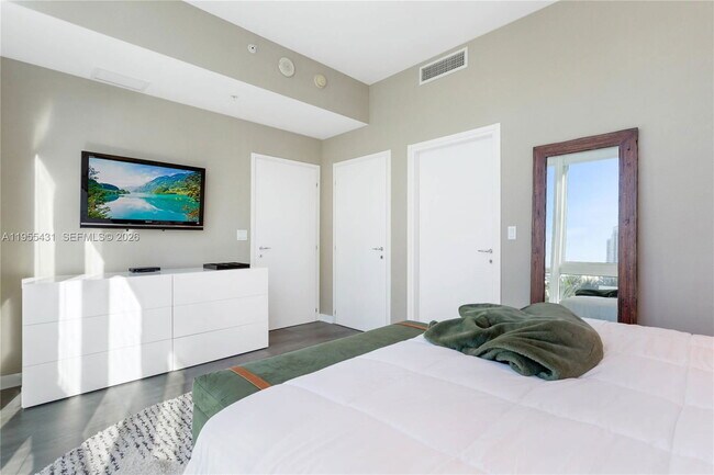 Building Photo - 50 South Pointe Dr