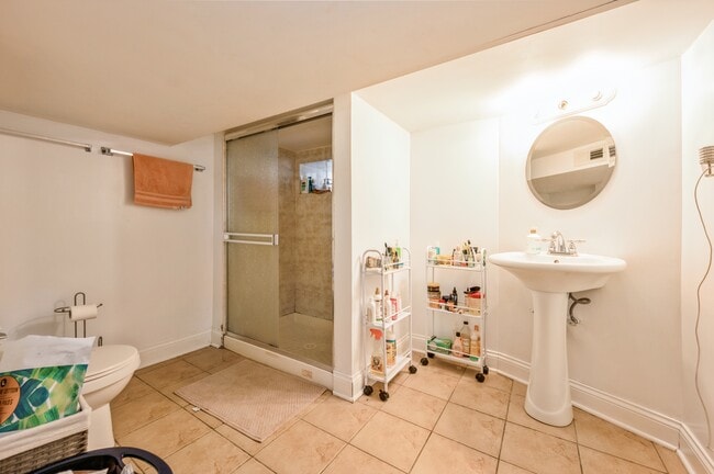 Building Photo - 616 S Oakley Blvd