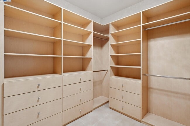 Building Photo - 454 Bengali Ct