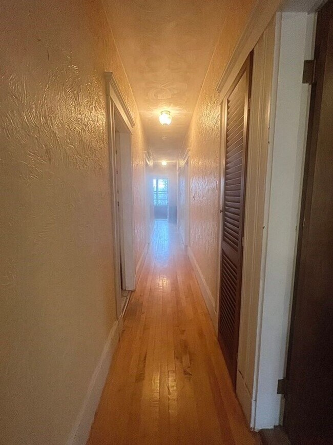 Building Photo - 3 Off-Street Parking & In-Unit Laundry 3-bed