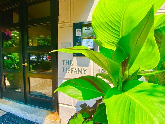 Building Photo - Have Breakfast at Tiffany's! Dupont's Gleaming Light Filled 2 En-suites w/ W/D at the Tiffany!