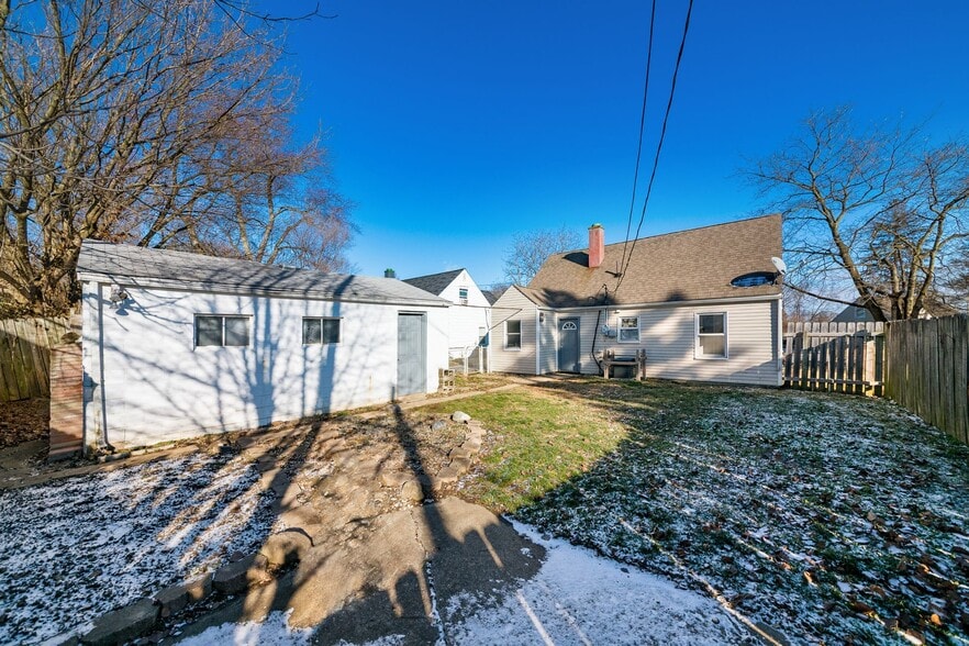 Building Photo - 2861 Woodland Ave