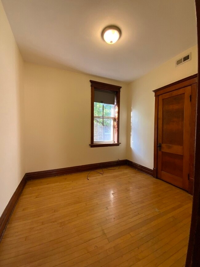 Building Photo - 3116 N Elston Ave