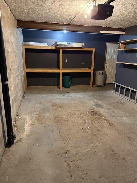 Building Photo - 210 Woodhaven Dr