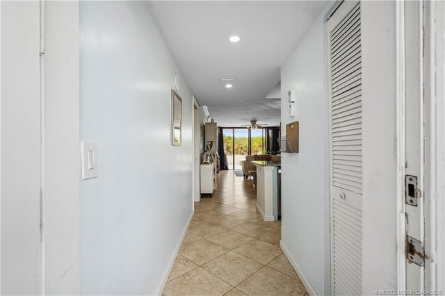 Building Photo - 10680 S Ocean Dr