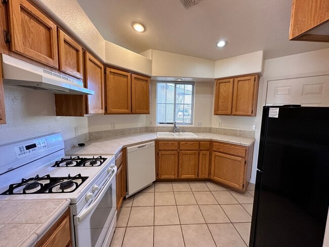 Building Photo - Great 3 Bedroom, 2 Bath Home Centrally located in Kingman!