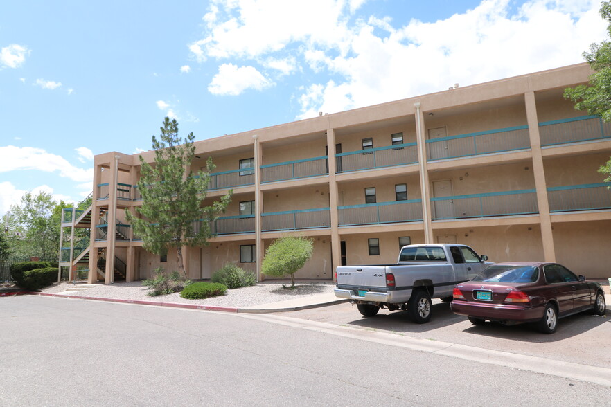 Building Photo - Evergreen Apartments