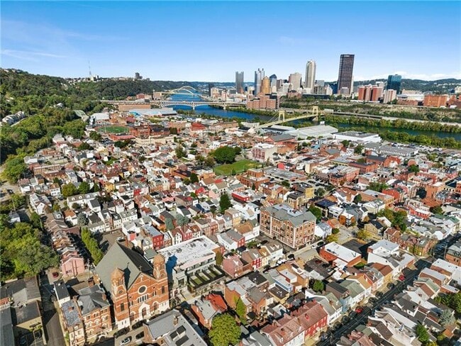 Building Photo - 150 S 15th St