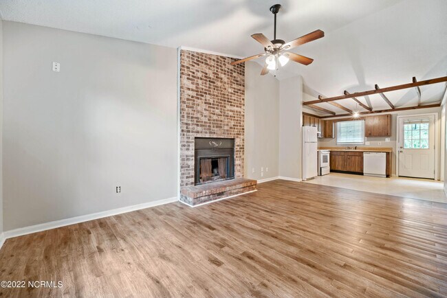 Building Photo - 228 Cedar Crk Dr